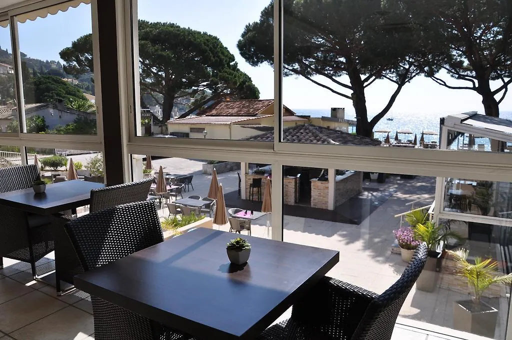 Hotel De La Plage Le Lavandou 3*,
