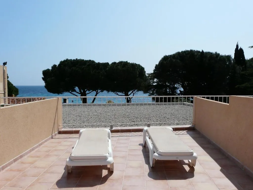 Hotel De La Plage Le Lavandou 3*,
